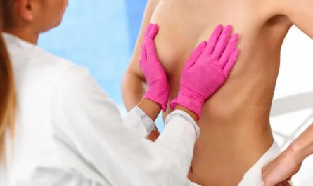 Czy piersi kurczą się podczas menopauzy?